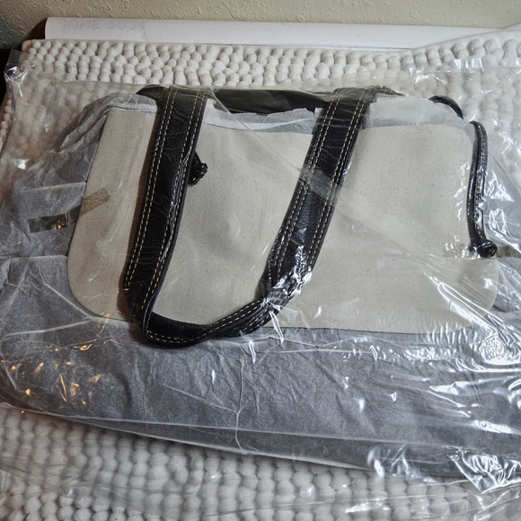 Sylvia Shoulder Bag - Picture 5 of 6